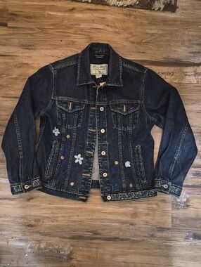 NWT Eddie Bauer Limited Edition Dark Wash  Jean Jacket With Embroidery. Womens M
